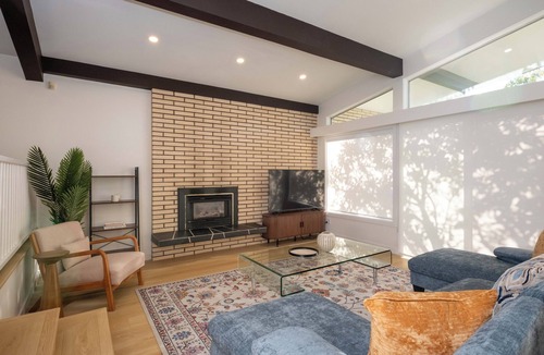 Fraserview Apartment | Urban Comfort: Newly Renovated 3BR/2BA Vancouver