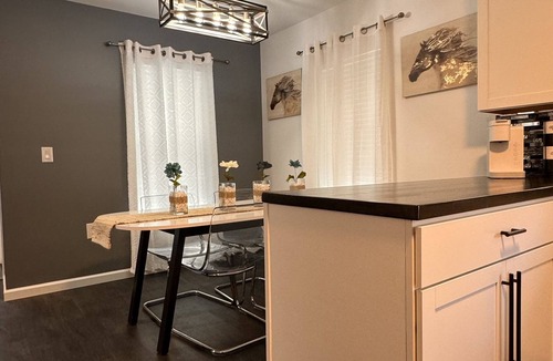 Lenoir House | Urban Relax in Lenoir