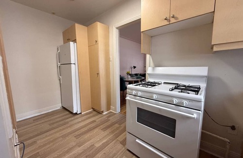 Cote-Des-Neiges—Notre-Dame-De-Grace Apartment | Urban Style and Adventure 1BR MTL by Two Metros!