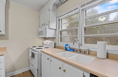 Columbia House | USC & Downtown Gem: Modern Family Home!