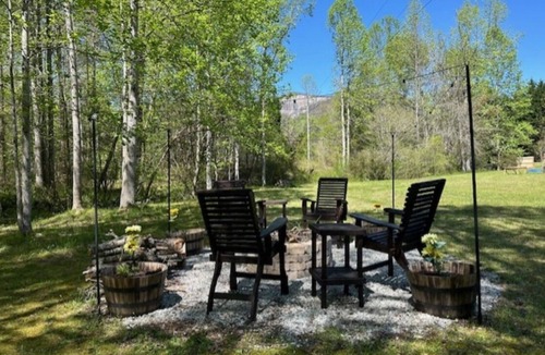 Pickens House | Vacation Rental, Spa & Salt Room Table Rock State Park Fire-Pit ,Pet Friendly