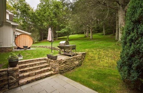 Vilas House | Valley Farmhouse Retreat