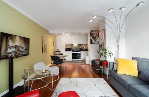 Kitsilano Apartment | Vancouver, Kitsilano condo 111 steps to Kits beach