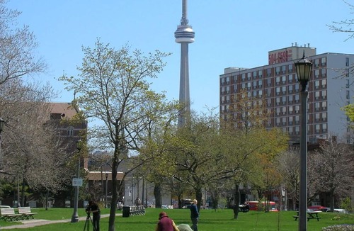 Beaconsfield Village House | Vibrant Neighborhood! Walk to Shops, Restaurants and Trinity Bellwoods Park