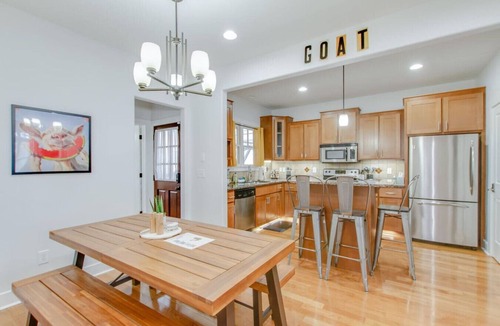 Hope Gardens House | Vibrant & Trendy - 2BR Home Near Marathon Village