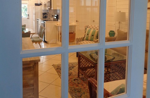 Crescent Beach House | VINTAGE BEACH COTTAGE SAVE JULY 19-22! 90 sec. walk to beach! Supplies Included!