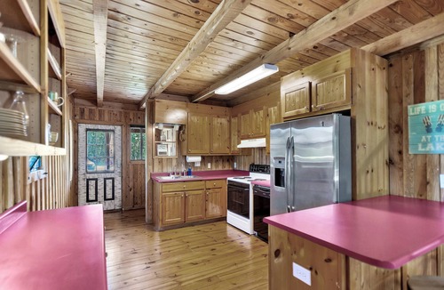 Six Mile House | Walhalla Hwy Spacious 4BR home with waterfront access, perfect for 8 guests.