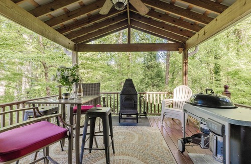 Saluda House | Walk to Main St Saluda*Outdoor Games* Pet Friendly*
