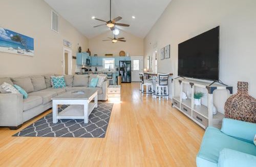Surfside Beach House | Walk to Surfside Beach: Poolside Oasis