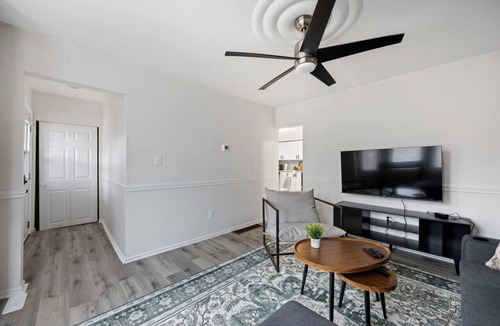Walkerville Apartment | Walkerville 1BR Apartment| Walk to Caesars Casino
