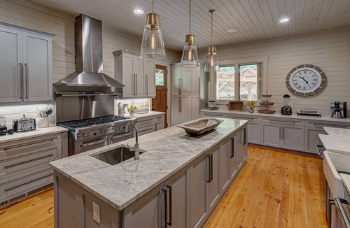 Ellijay Cabin | Walnut Grove 11-BR Lodge: corporate retreats & reunions - on 265 private acres
