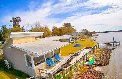 Peletier House | Water Lover's Retreat, quiet getaway for 2