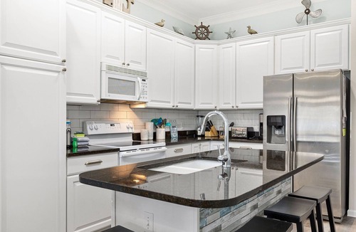 Waters Edge House | Water's Edge 95 - The Oak Oasis - Renovated Townhome - Walking distance to Beach and Center St.