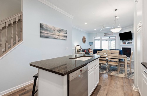 Waters Edge House | Water's Edge 95 - The Oak Oasis - Renovated Townhome - Walking distance to Beach and Center St.