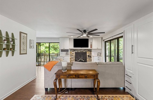 Salem House | Waterfront 2 bedroom plus office Townhome in Keowee Key