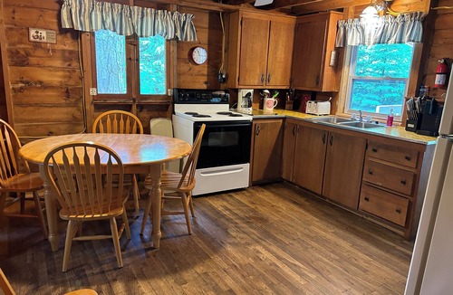 Turner Cottage | Waterfront 3-Bedroom Cottage on Pleasant Pond in Turner, ME