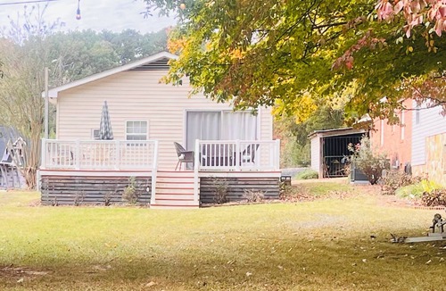 Norwood House | Waterfront and Dock, Quiet Cove, on Peaceful Lake Tillery.