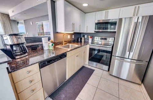 Downtown Myrtle Beach Condo | Waterfront condo with pool & hot tub