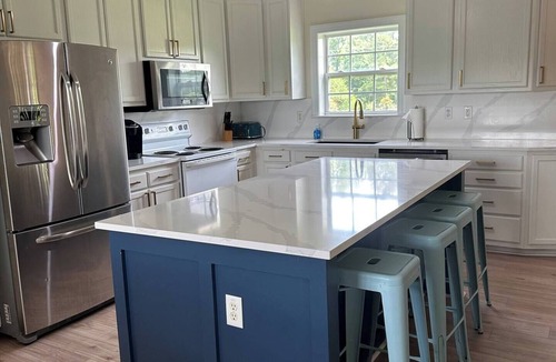 White Oak House | Waterfront home/dock & 2 kitchens/view 10 minutes from Carolina adventure world