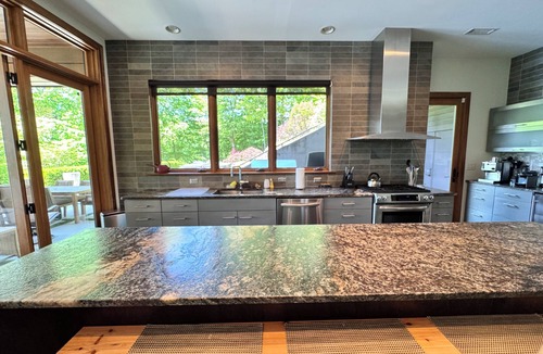 Sunset House | Waterfront Home on Lake Keowee! Amazing views & close to Clemson! EV charger!