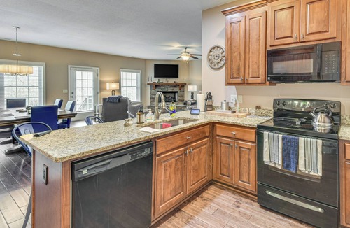 Martin House | Waterfront Lake Hartwell Retreat w/Indoor Hot Tub