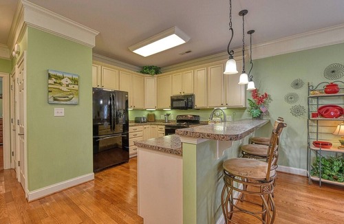 Garden City House | Waterfront Oasis: Perfect 5 Bedroom Beach Getaway with Amazing Inlet Views