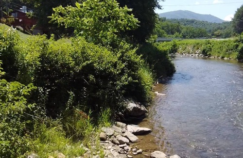 Lansing House | Waterfront property along the historic Virginia Creeper Trail
