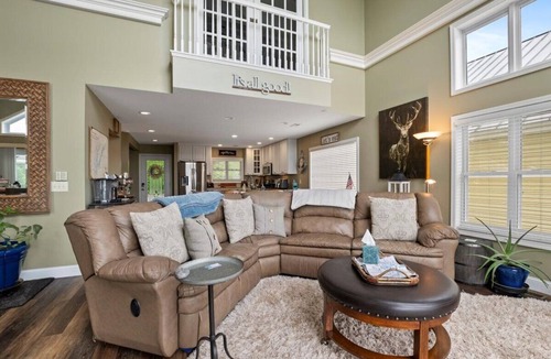 La Follette Villa | Waterfront villa on Norris Lake | Private pool | 5 king beds, 3 ensuite, sleeps 10 | For guests who take care of nice things.