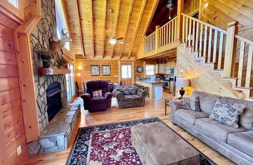 Jefferson Cabin | Waters Edge Riverfront Cabin | Hot Tub, Firepit & New River Views for the Whole Family