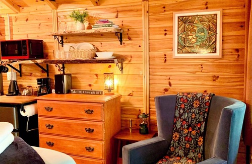 Laurel Ridge Cabin | Welcome to Black Mountain Stomping Ground's The Lookout. king bed/Views