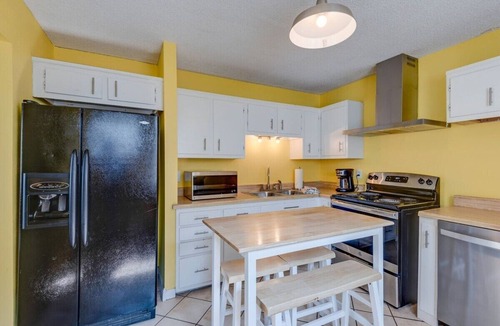 Inglewood House | Welcome to our Sunny, peaceful, and centrally-located home