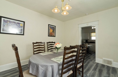 Roanoke House | Welcome to the Blue Oasis! Come stay with us in our fully furnished 4-bedroom