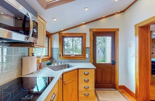 Port Clyde Cabin | Well-equipped cottage with modern touches, WiFi, gas grill, & beautiful views