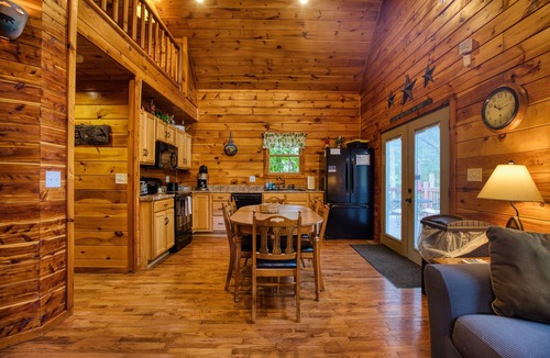 Bristol Cabin | Whistling Timbers Cabin