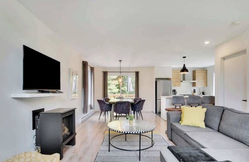 Pont-Rouge Ski Chalet | White Stag - Comfort & Serenity - Sauna & Pool