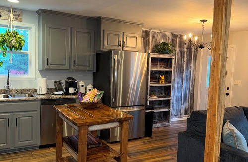Welcome Cottage | Whitehorse Cottage- Charming 2 bedroom cottage in charming Greenville SC