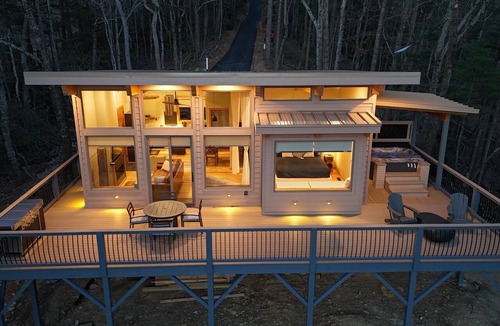 Apple Ridge Cabin | Wild Side : Romantic-Secluded-Luxury Blowing Rock, Hot Tub, NEW