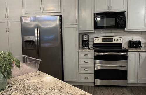 Bracey House | Wind down! Fun For 11, Pets, Pool table & air hockey,Foosball, WIFI, & Pboat!