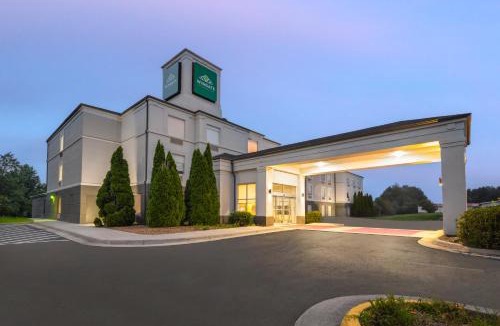 Dublin Hotel | Wingate by Wyndham Dublin Near Claytor Lake State Park