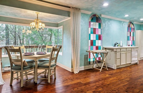 Maggie Valley Cottage | Winter Getaway 4-bedroom cottage just 10 minutes from Cataloochee Ski Area