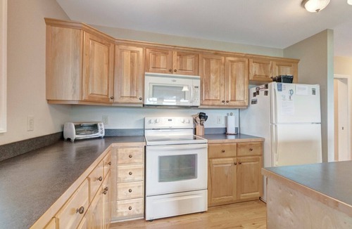Banner Elk Condo | Wintergreens R1012- Mtn Condo/View, Gated Resort, Indoor/Outdoor Pools & Hot Tub