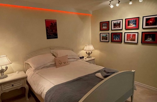 Erin Bed & Breakfast | WMK Tale of Two Cities Room