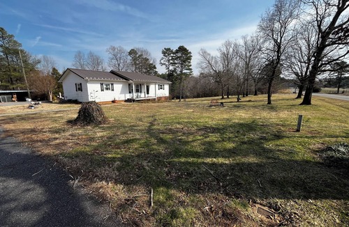 Hickory House | Wonderful 3-bedroom house with large fenced backyard in welcoming Granite Falls