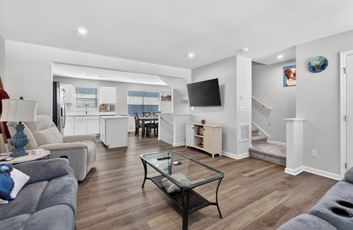 Paw Creek House | Wonderful 3-bedroom townhome in vibrant Charlotte suburb minutes from highways