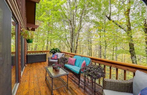Newland House | Wooded Cabin w/2 Decks on Golf Course in Newland!