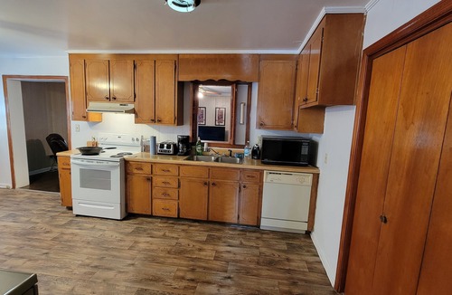 Franklin House | Work Crew or Family-Friendly Lodging - 3 Bedrooms