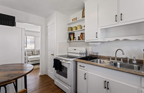 Greenville House | WOW! 2 Bedroom Near Downtown Greenville - Pet Friendly