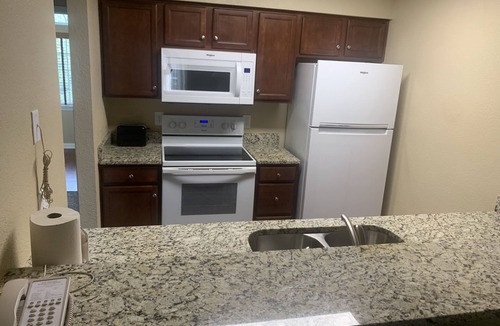 Berkeley House | WOW! 4BDR family townhouse unit at Historic Hilton Powhatan Resort. Near Busch.