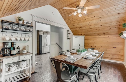 Dahlonega House | WOW! Family Friendly Getaway:Hot Tub, Fire Pit, Nature, Wine & Weddings