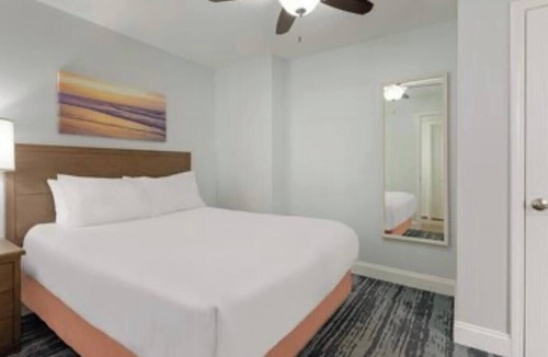Cherry Grove Beach Hotel | Wyndham Towers on the Grove-Beautiful 3br sleeps 10!